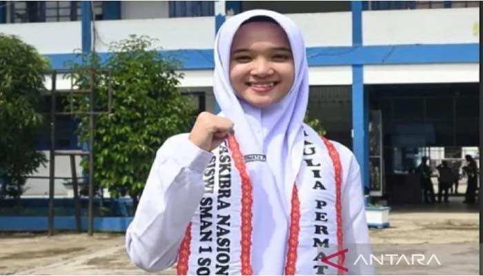 Gadis Minang Pembawa Baki Bendera pada HUT ke-79 RI